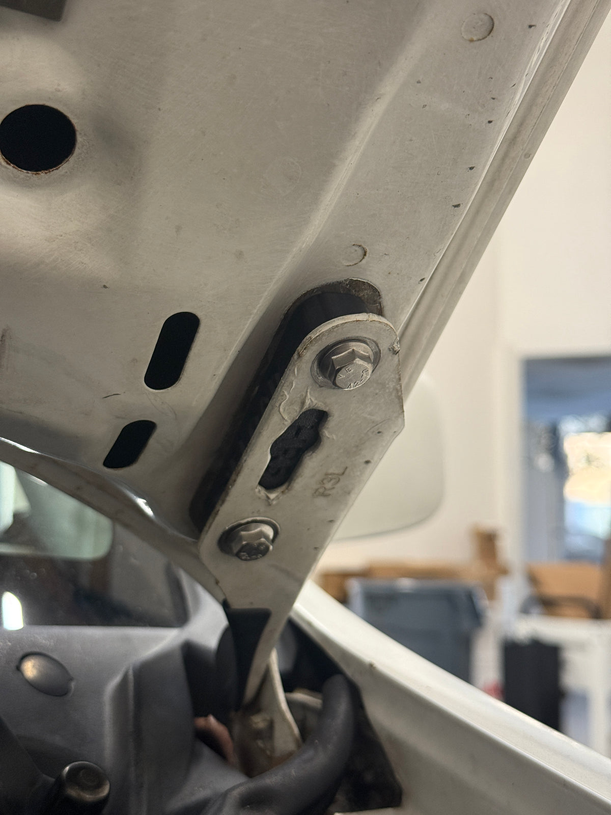 1st gen CRV Hood Riser Kit