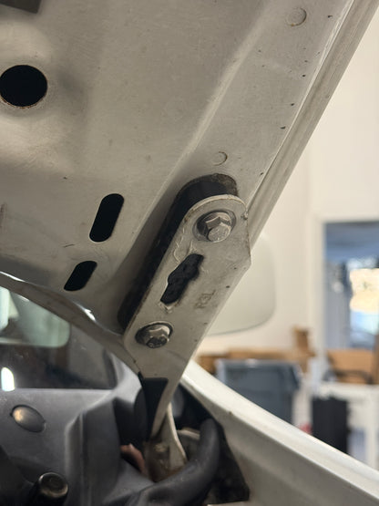 1st gen CRV Hood Riser Kit