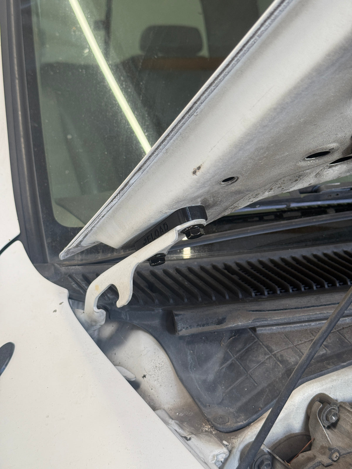 1st gen Tundra Hood Riser Kit