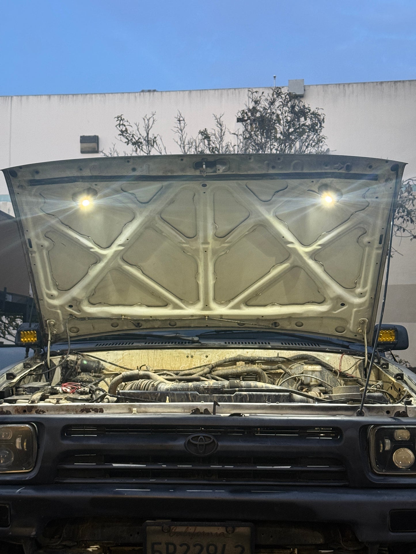 5th gen Toyota Pickup Hood Light Kit