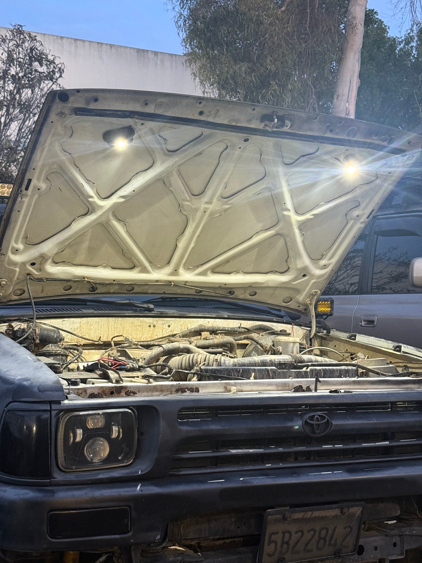 5th gen Toyota Pickup Hood Light Kit